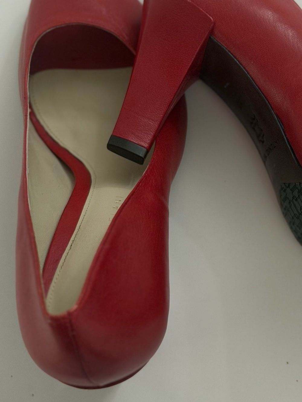 Red shoes  “Antonio Melani” , Red leather  Peep Toe Pumps, Women’s Size 7.5M. - Picture 4 of 8